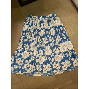 Banana Republic Pleated Floral Blue& White MIDI Skirt Petite Small